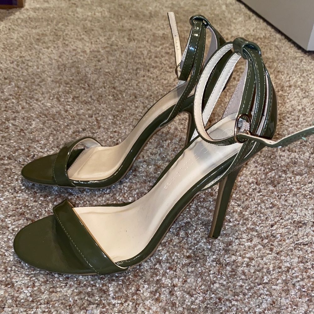 Heels - Picture 2 of 3